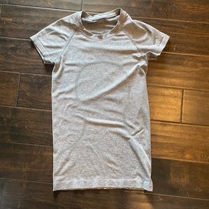 Swiftly Tech Short Sleeve size 4